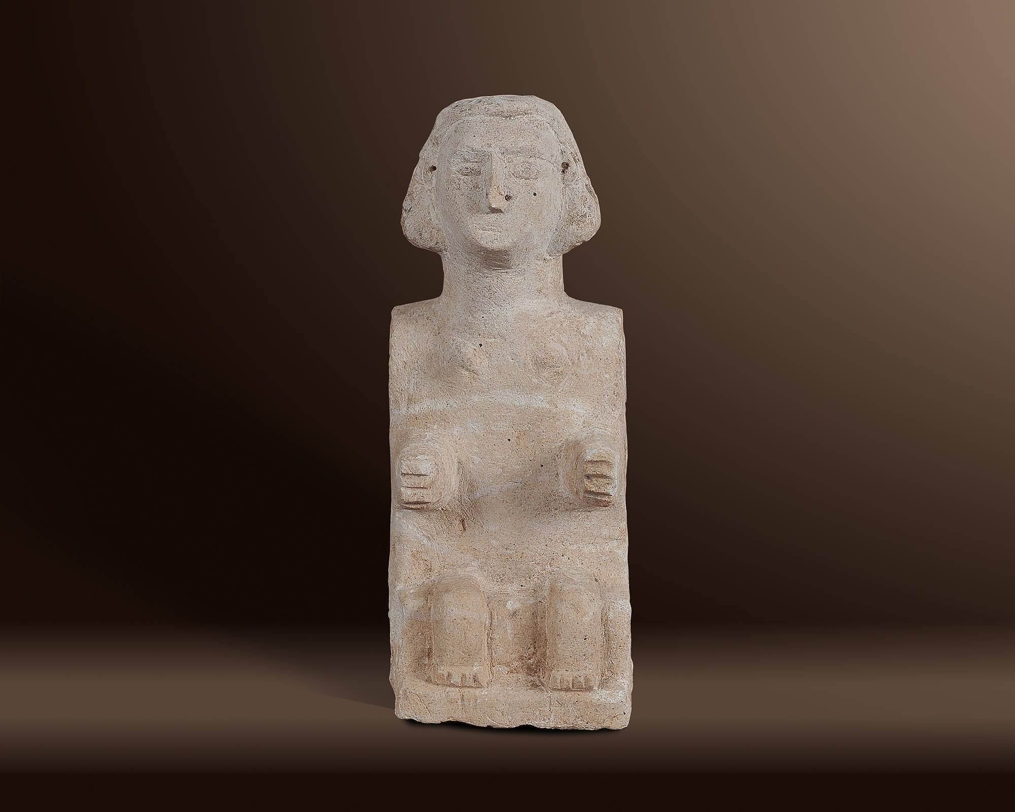 Sitzende Gottheit, 2.-1. Jahrtausend v. Chr., frontal