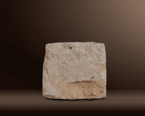 Sitzende Gottheit, 2.-1. Jahrtausend v. Chr., unten